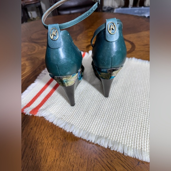 J. Vincent Crushed Velvet Wedge Sandals Size 8.5M – Teal Green Leather Heels - Picture 10 of 16